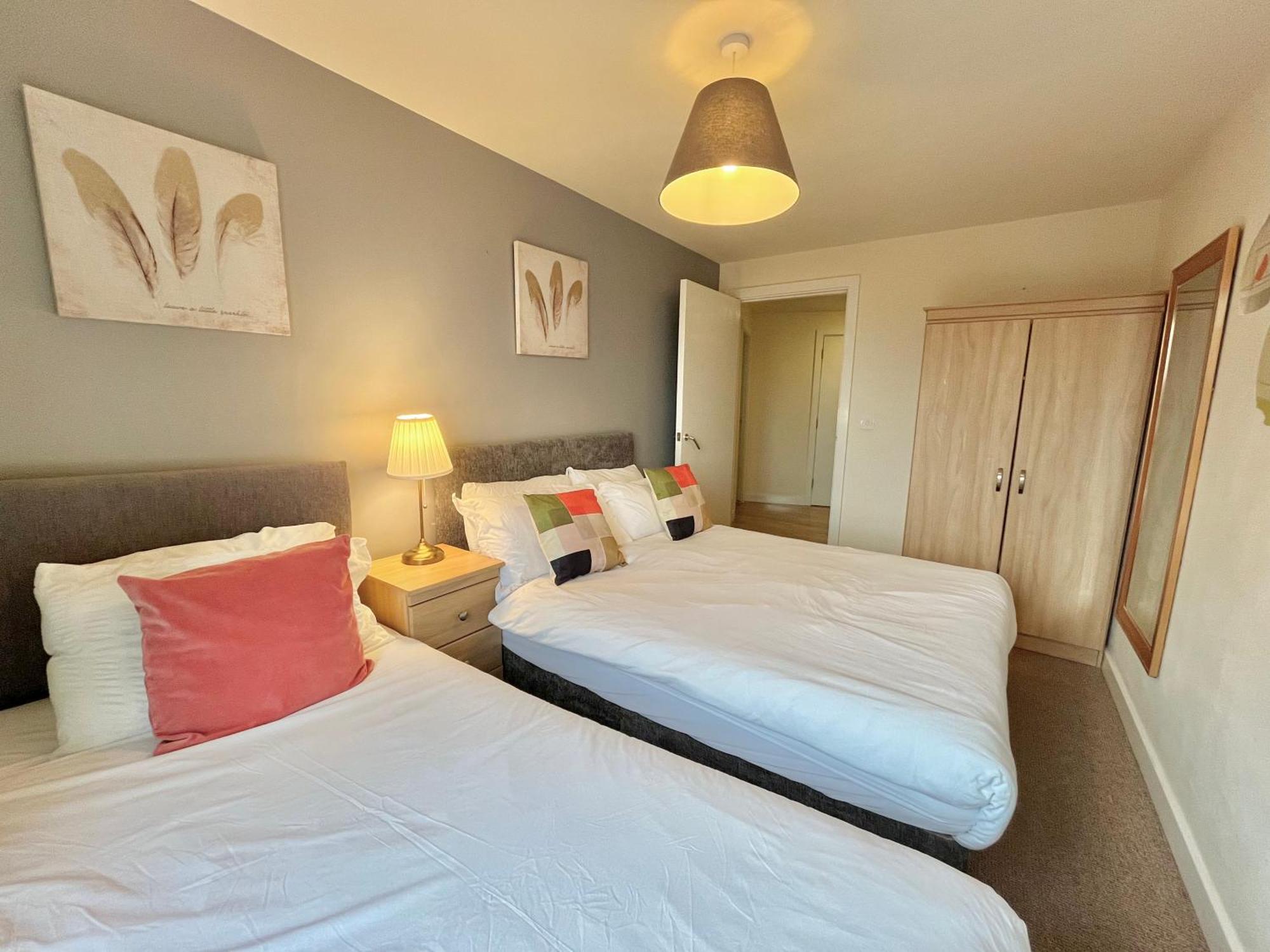 Skyview Apartment By Noknokstay - City Centre With Parking - Group, Family, Business Sheffield Bagian luar foto