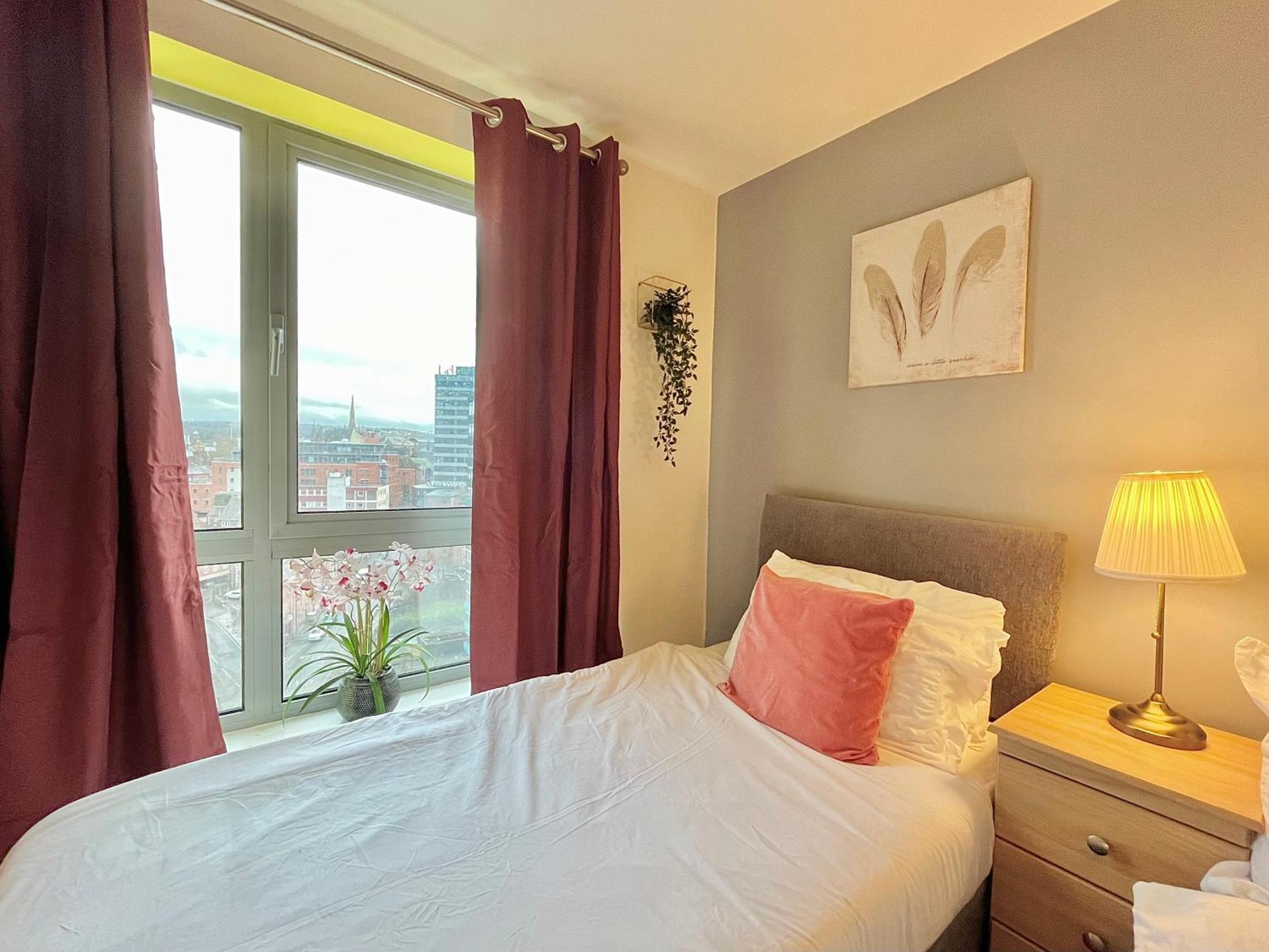 Skyview Apartment By Noknokstay - City Centre With Parking - Group, Family, Business Sheffield Bagian luar foto