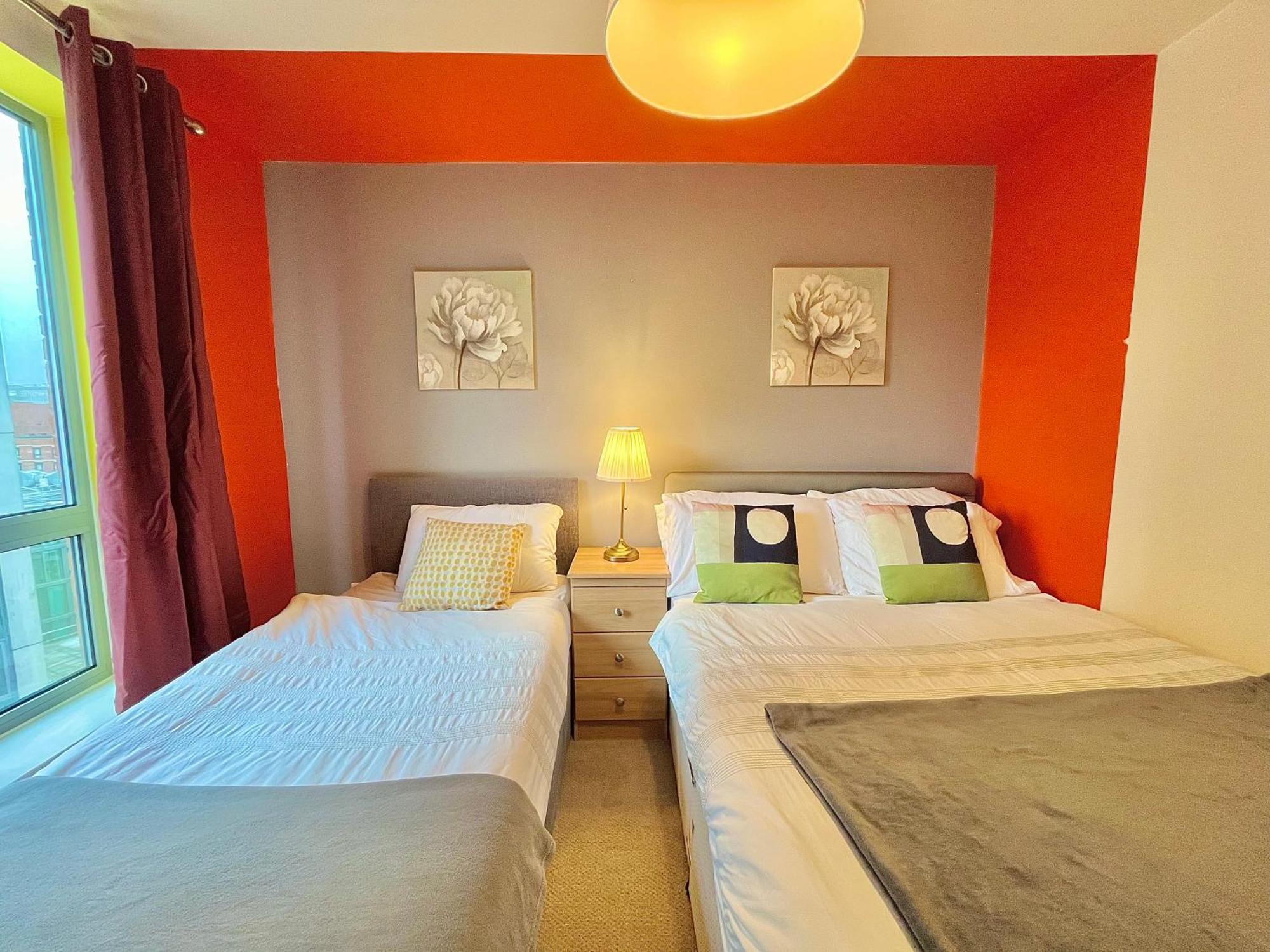 Skyview Apartment By Noknokstay - City Centre With Parking - Group, Family, Business Sheffield Bagian luar foto