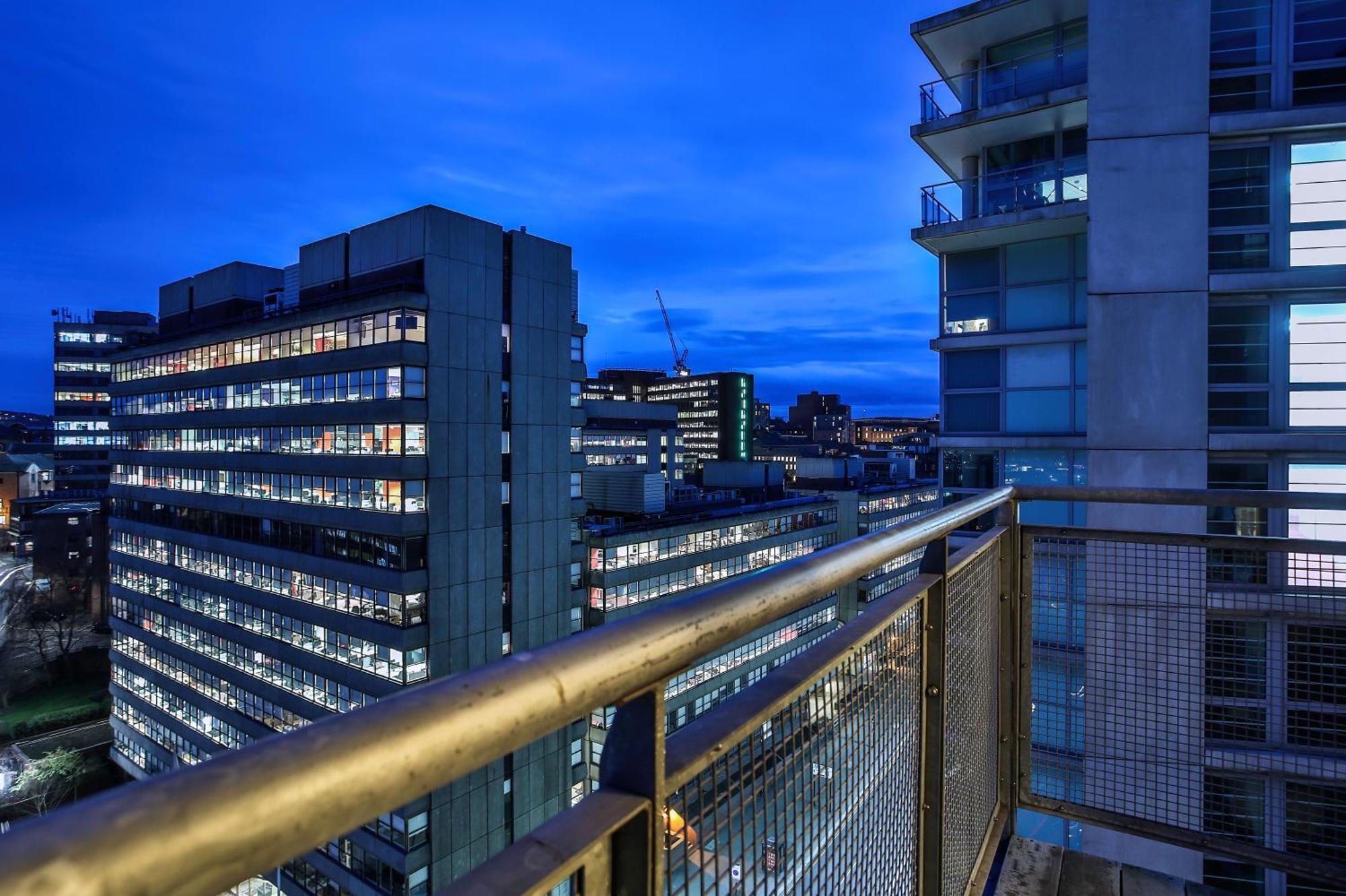 Skyview Apartment By Noknokstay - City Centre With Parking - Group, Family, Business Sheffield Bagian luar foto