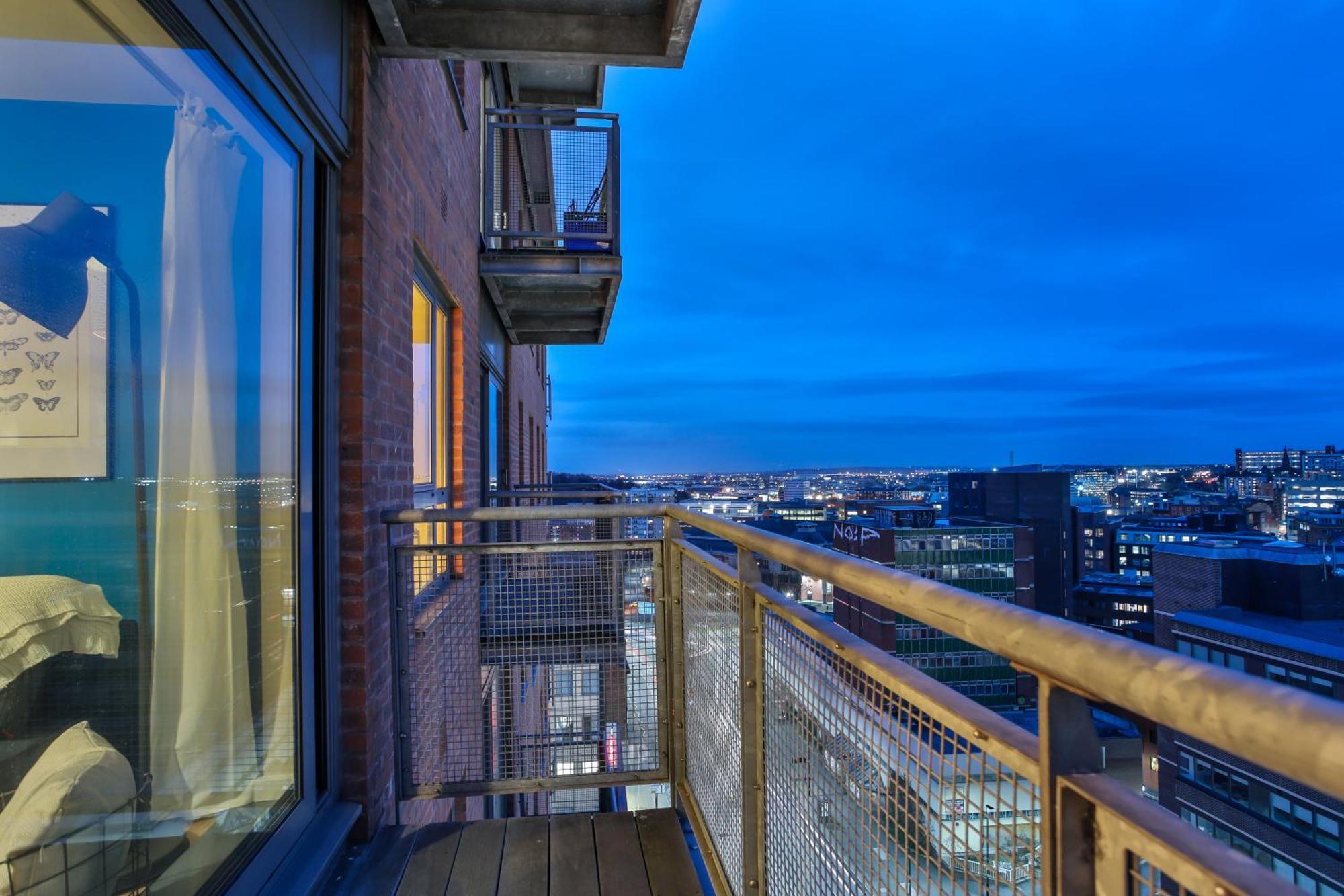 Skyview Apartment By Noknokstay - City Centre With Parking - Group, Family, Business Sheffield Bagian luar foto